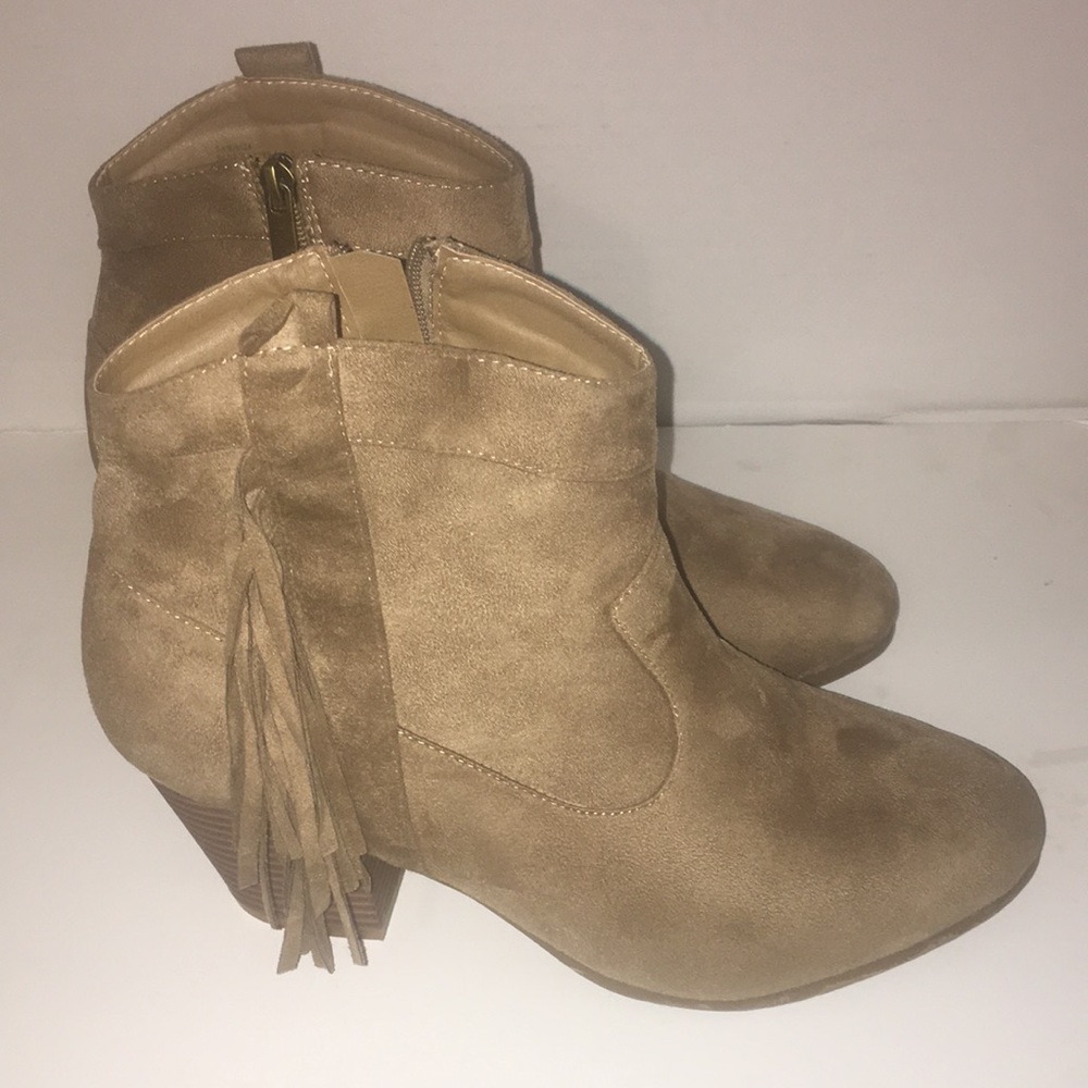 CLOUDWALKERS WESTERN STYLE ANKLE BOOTS WITH SIDE ZIP AND STACKED HEEL SIZE 11 W